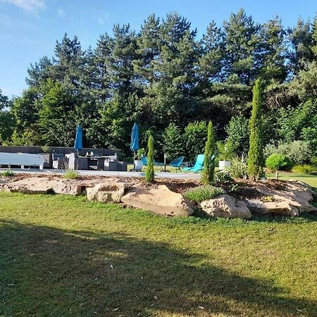 Chambre Dans Un Ecrin De Verdure Angrie Exteriér fotografie