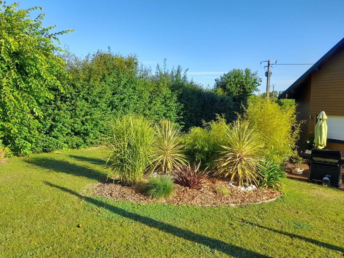 Chambre Dans Un Ecrin De Verdure Angrie Exteriér fotografie