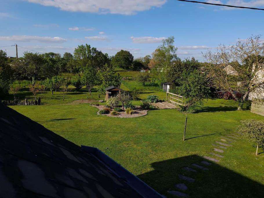 Chambre Dans Un Ecrin De Verdure Angrie Exteriér fotografie