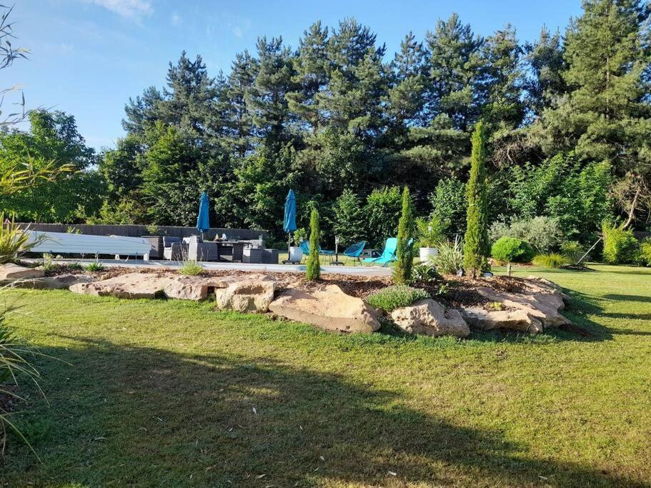 Chambre Dans Un Ecrin De Verdure Angrie Exteriér fotografie