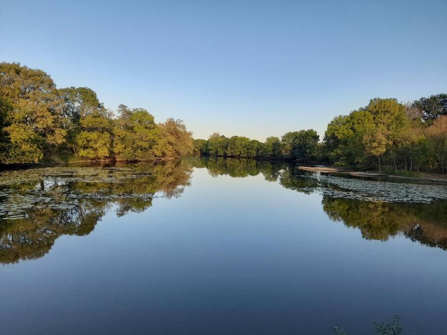 Chambre Dans Un Ecrin De Verdure Angrie Exteriér fotografie