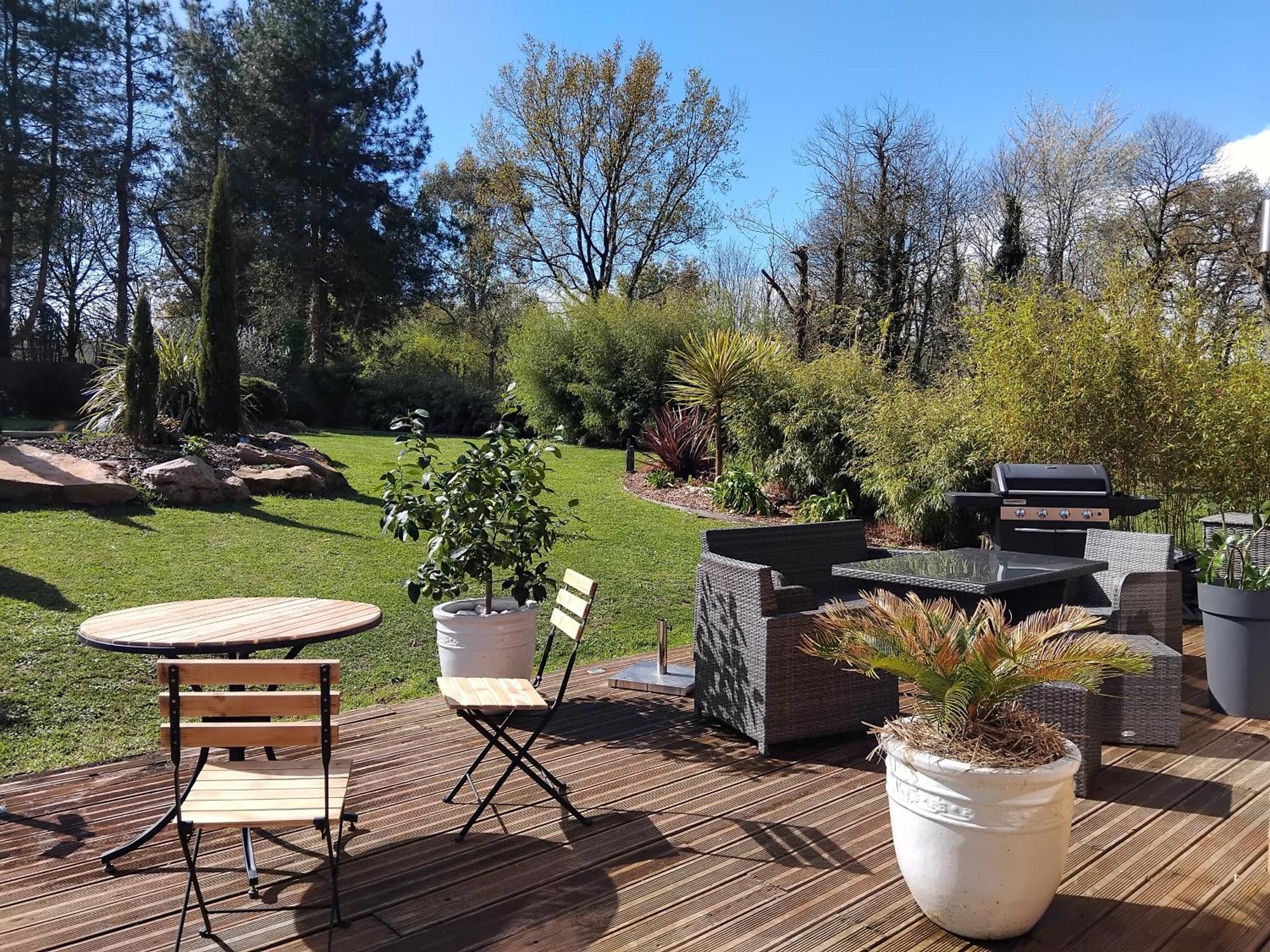 Chambre Dans Un Ecrin De Verdure Angrie Exteriér fotografie