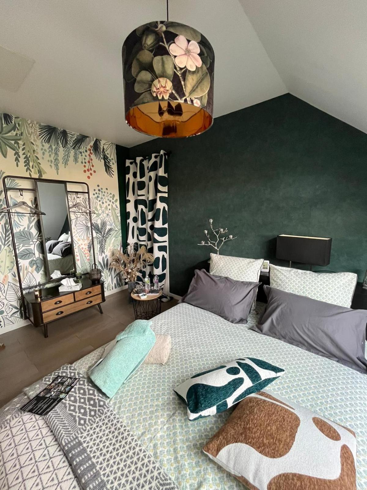 Chambre Dans Un Ecrin De Verdure Angrie Exteriér fotografie