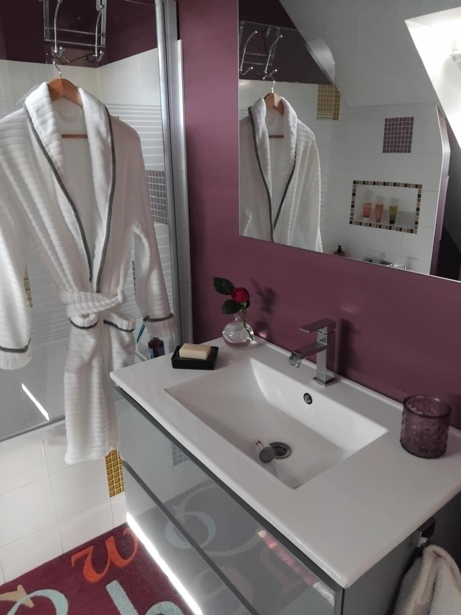 Chambre Dans Un Ecrin De Verdure Angrie Exteriér fotografie